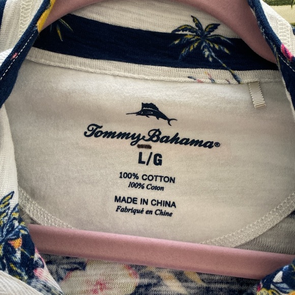 Tommy Bahama, large, long sleeve shirt with pockets and drawstring bottom. - Picture 2 of 4